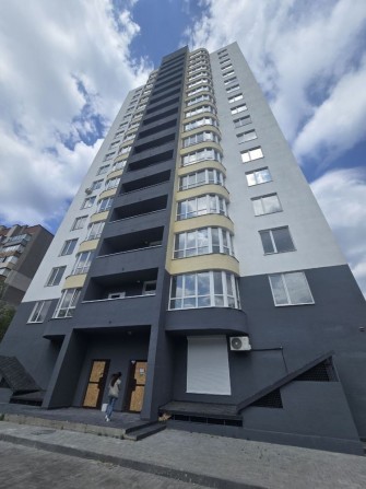 Продаж двокімнатної квартири в новобудові в центрі міста, переуступка - фото 1