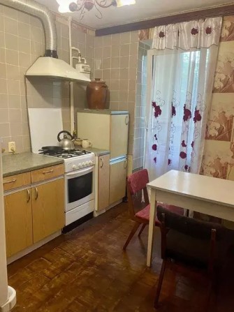 Продається 4-кімнатна квартира в жилому стані у цегляному будинку. - фото 1