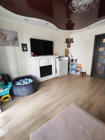 Продаж 3 кімнатної з ремонтом - фото 1