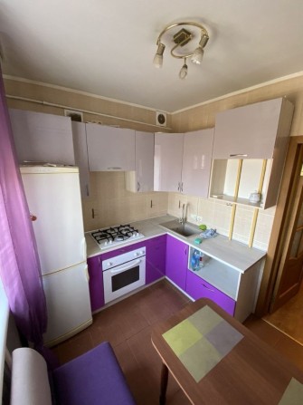 Продам 3-х комнатную квартиру в центре - фото 1