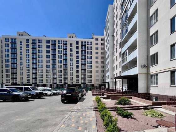 ПРОДАЖ великої 2-кімнатної квартири в Новобудові по вул. Незалежності Чернигов