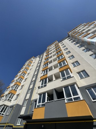 Терміновий продаж великої 1-к квартири в новобудові - фото 1
