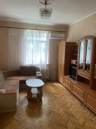 Продається комфортна і затишка 3х кімнатна квартира Сталінка в центрі - фото 1