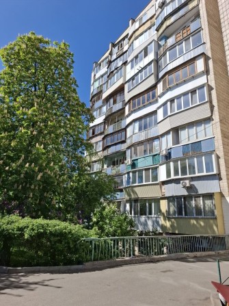 Продам квартиру ул. Юрия Ильенка 89 (Мельникова) метро Лукяновка. - фото 1