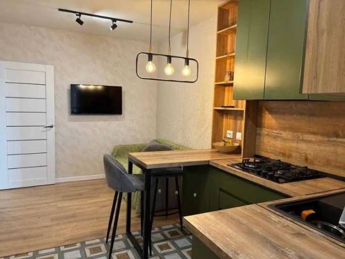 Однокімнатна квартира,  площа 52м2! Центр міста, ремонт АГВ - фото 1