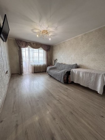 Продам 2-х комн Чешку на Победе - фото 1