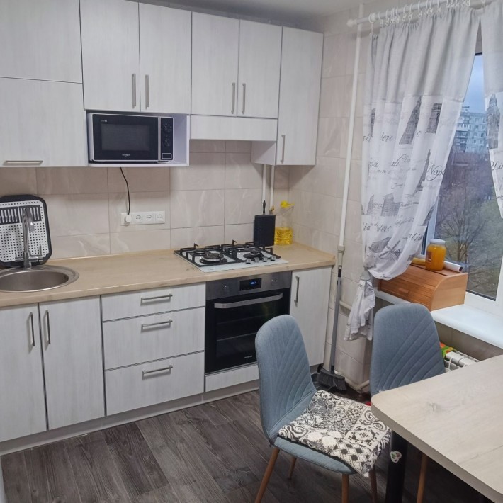 Продам трикімнатну квартиру - фото 1