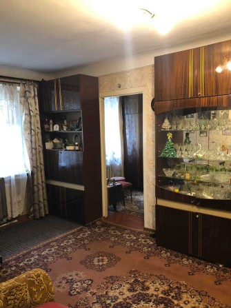 Продам дешево трехкомнатную квартиру в центре - фото 1