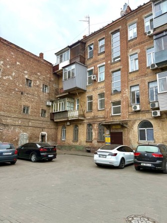 Продам 2к квартиру ЦЕНТР Парк Глобы. Сталинка - фото 1