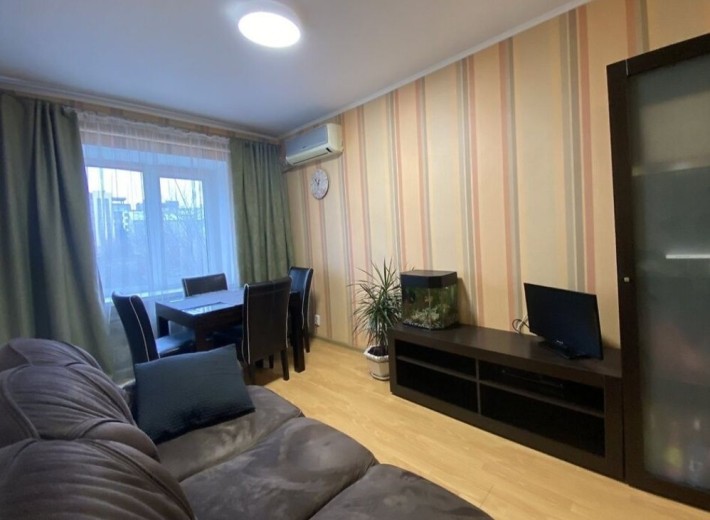 Продаж затишної трикімнатної квартири в центрі міста - фото 1