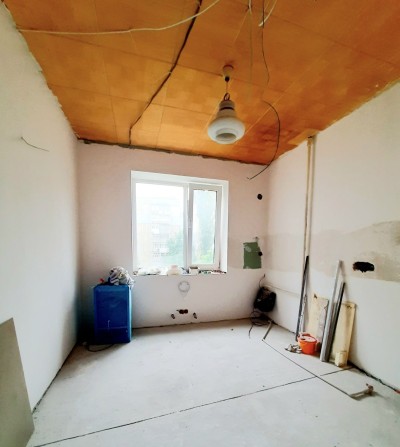 Продам 2 кімн. квартиру з незавершеним ремонтом - фото 1