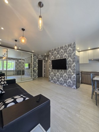 Продам 1к квартиру в центре с ремонтом - фото 1