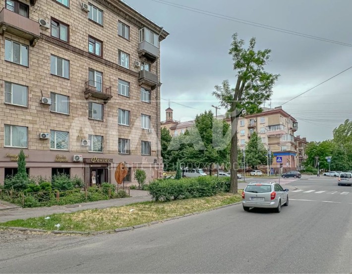 Відмінна 2 комн. сталінка під ремонт! У центрі міста! - фото 1