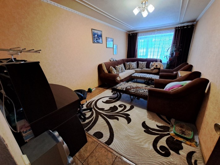 Продам 2-к квартиру, район Шкільний,  з ремонтом - фото 1