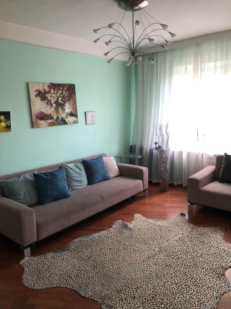 Продам трехкомнатную квартиру-студию на Малом рынке - фото 1