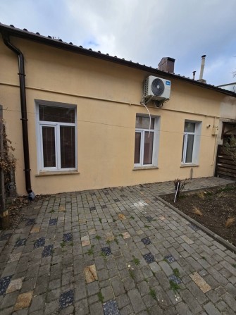 Центр! Однокімнатна квартира на землі - фото 1