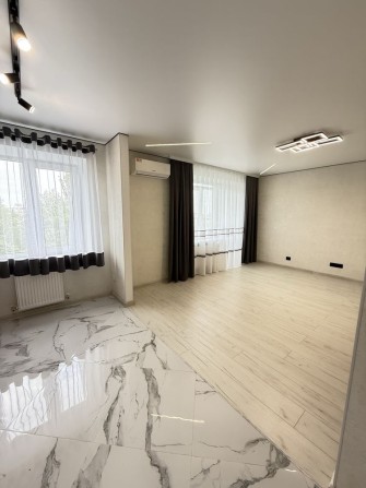 Продам трикімнатну квартиру з євроремонтом - фото 1