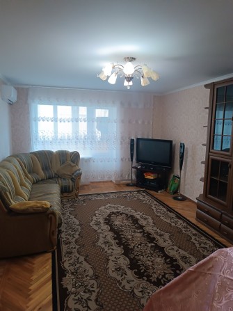 Продажа красивой 3к квартиры на Бугском бульваре - фото 1