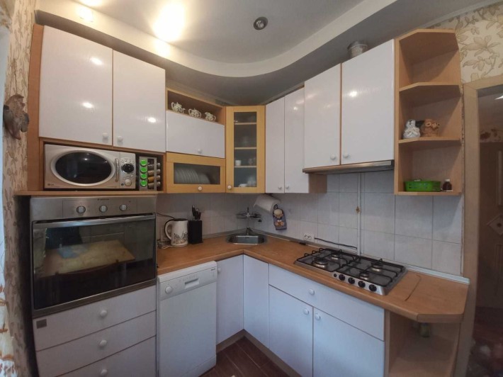 Продам трехкомнатную квартиру с ремонтом  ул. Сталеваров - фото 1