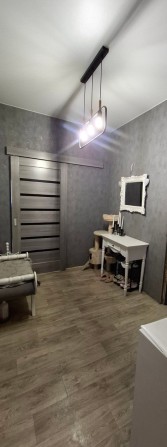 Продаж повнометражної 3-кімнатної квартири в центрі. - фото 1