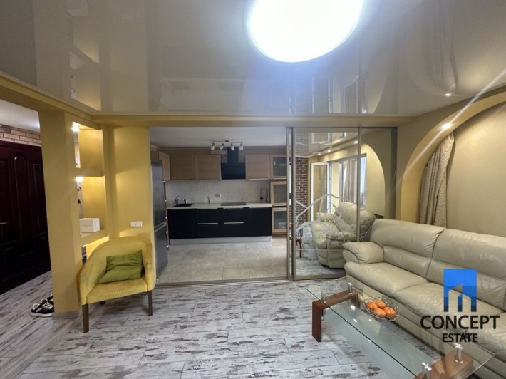 Продам  2 комн. с ремонтом на Литейной, Набережная, ул.Поля 2, Центр - фото 1