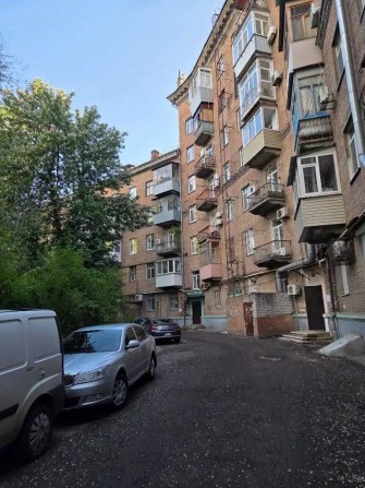 Продам 2к сталінку Центр парк Глоби Яворницького Є гараж - фото 1