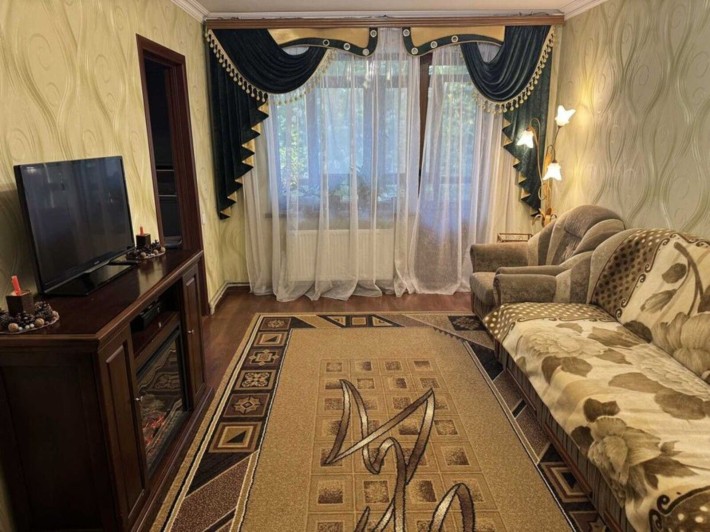 Продам простору 4-ри кімнатну квартиру на Академіка Корольова. - фото 1