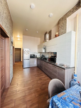 Продам новую квартиру с мебелью и техникой - фото 1