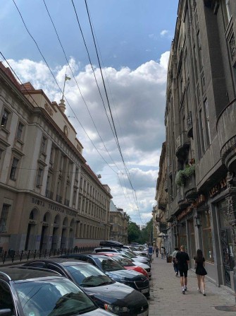 Продаж автентичної квартири в центрі Львова - фото 1