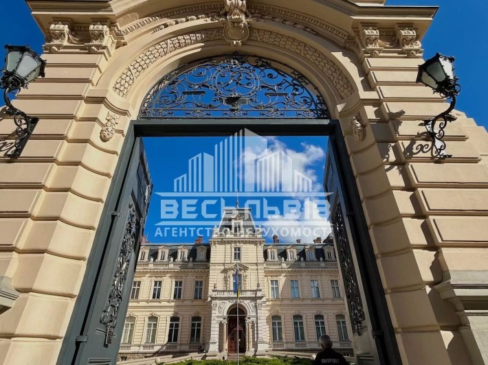 Продаж квартири в центрі, вул. Коперника ( Палац Потоцьких ) - фото 1
