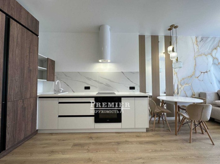 Продам квартиру з сучасним ремонтом у престижному районі - фото 1