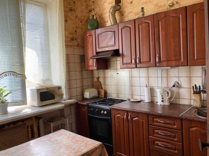 Продаж повнометражної 3-кімнатної квартири в центрі - фото 1