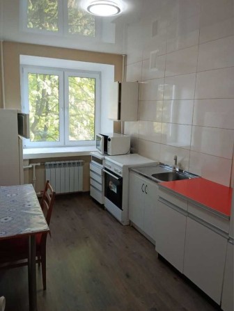 Продается огромная 4-х к. квартира на Металлургов в хорошем состоянии - фото 1