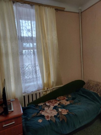Продам 2-ю полнометражную квартиру в районе малого рынка - фото 1