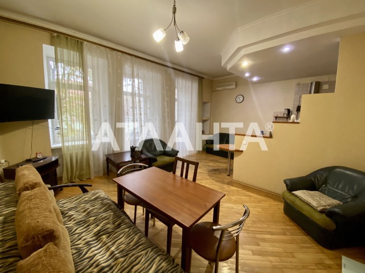 Продам. Большая однокомнатная квартира с капитальным ремонтом. Центр - фото 1
