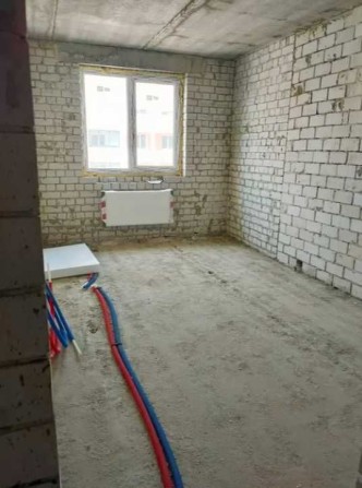 ДОМ С КОММУНИКАЦИЯМИ! Продам 1 комн квартиру 38м2, ЖК Гидропарк AB - фото 1