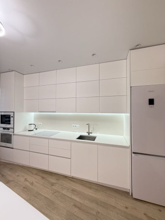 Продам 3 комнатную на Каманина 107 кв м - фото 1