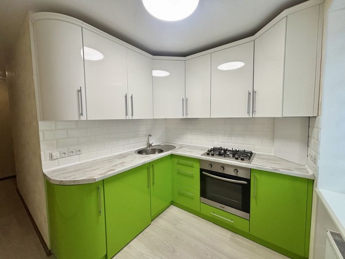 Продам двокімнатну квартиру з капітальним ремонтом - фото 1