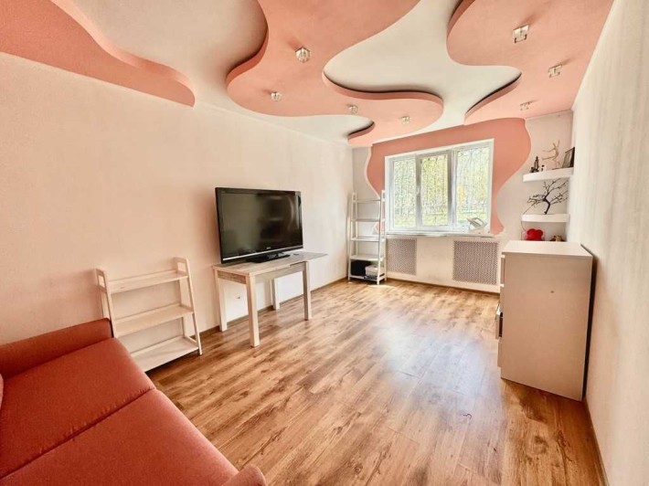 Продам двухкомнатную улучшенной планировки метро Салтовка - фото 1