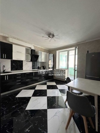 Продам 3 к.кв - 124м2, Центр, Залеская 5, Павловка Клочковская - фото 1