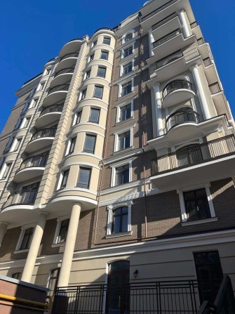 Продам 3х к квартиру в ЖК"Виндзор" на ул.Заславского 9,дом сдан. - фото 1
