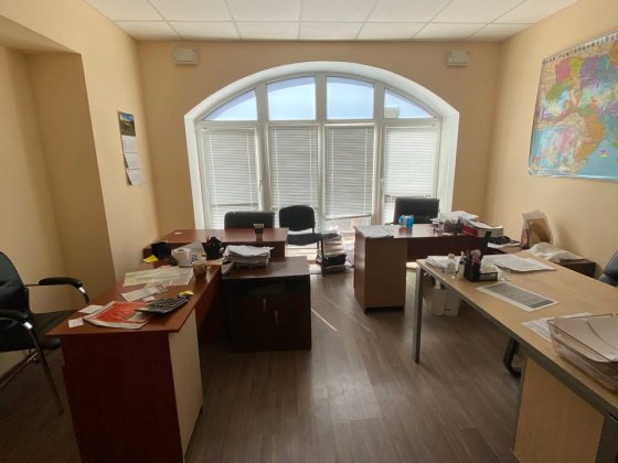 Лікарня на Гагаріна, з орендарями Сучасне, гарне приміщення (2007 рік) Червона лінія, 2 входа.