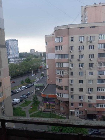 продам 1 комнатную в 16 ти этажке - фото 1
