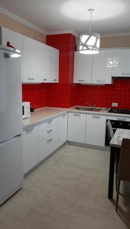 Продам 2 комнатную квартиру у порога метро Студенческая - фото 1