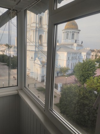 Квартира 2х комнатная центр вид на стометровку (ДЛЯ ДВУХ ДЕВУШЕК) - фото 1