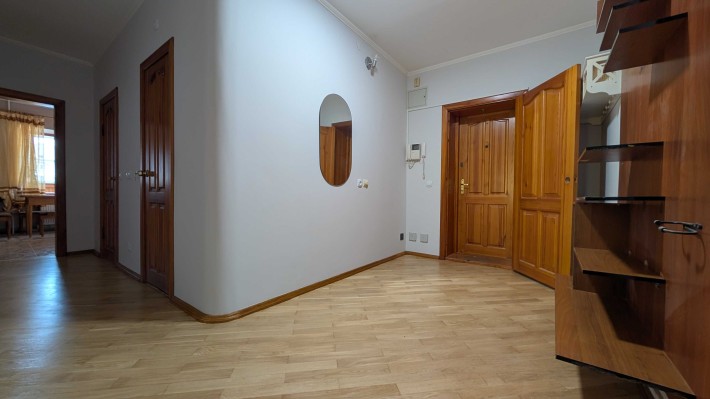 2-кімнатна квартира в центрі, якісним ремонтом та автономним опал. - фото 1