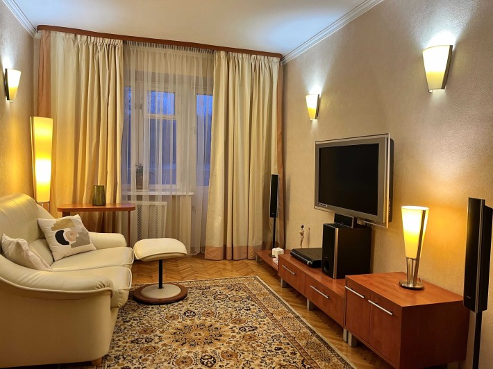 2к квартира, вул. О. Тихого, 80/17, з меблями, 2 поверх, вікна у двір - фото 1