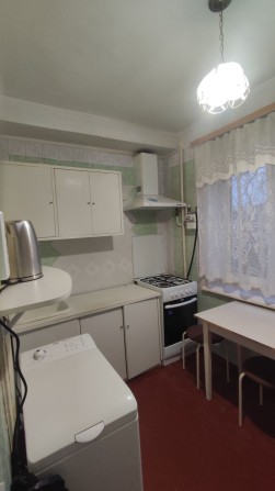 Метро Олімпійська 10хв., 2-кімнатна на Солом'янській,чиста,охайна. - фото 1