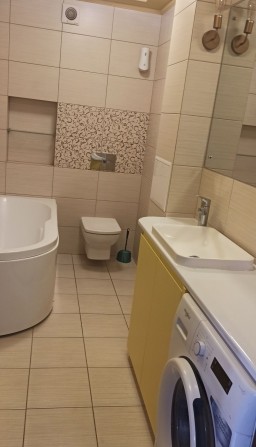 Оренда гарної 2х кім квартири в Центрі міста з ремонтом - фото 1