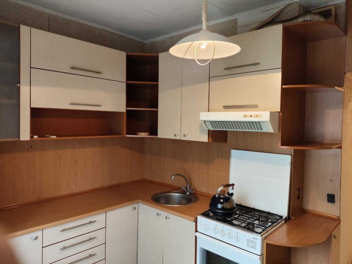 Торг возможен  !  Сдам 1 ком квартиру Победа, Б.Славы дом 18, с ремонт - фото 1